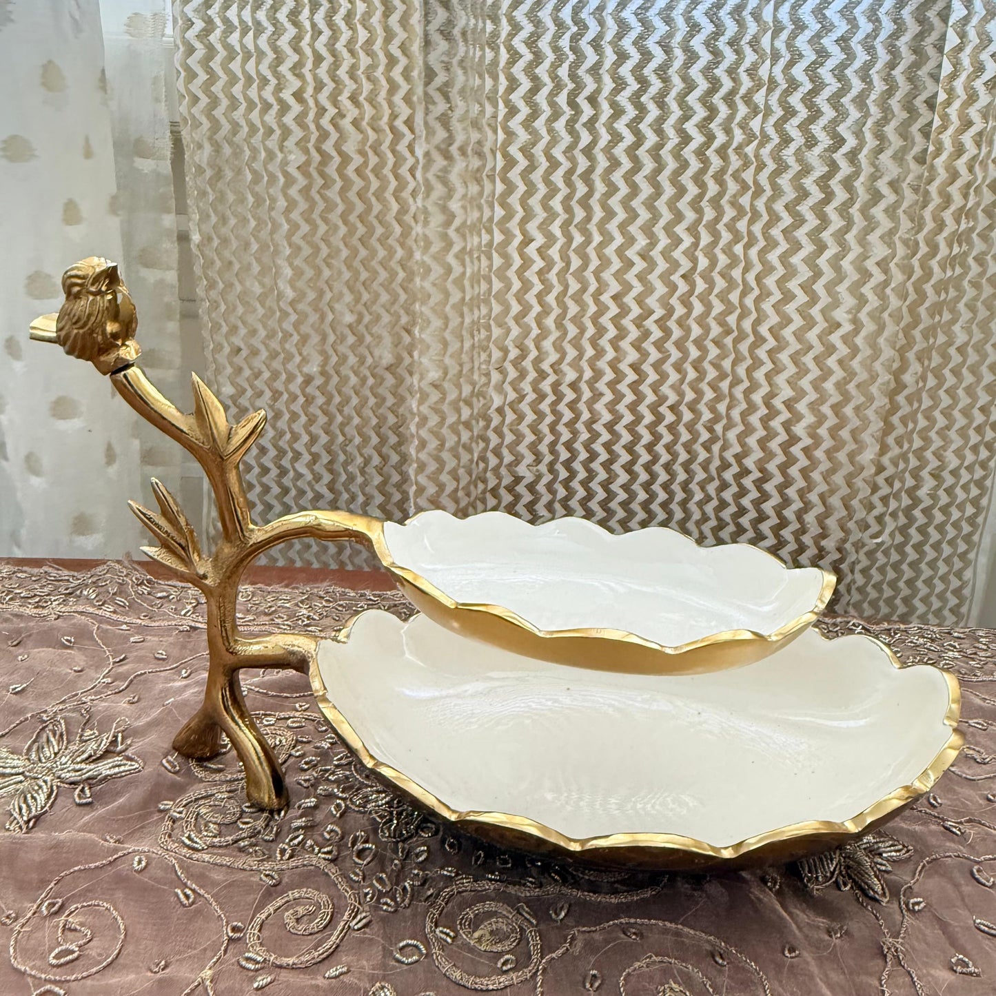 Ivory Chip and dip with handle